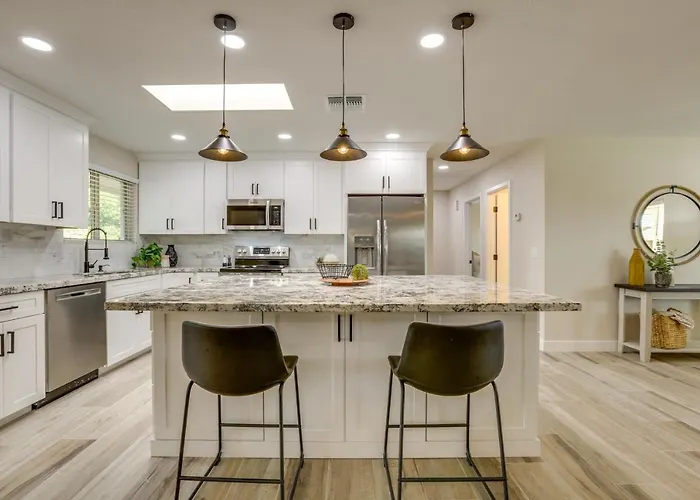 Near Peoria Sports Complex & Golf: W/ Patio!