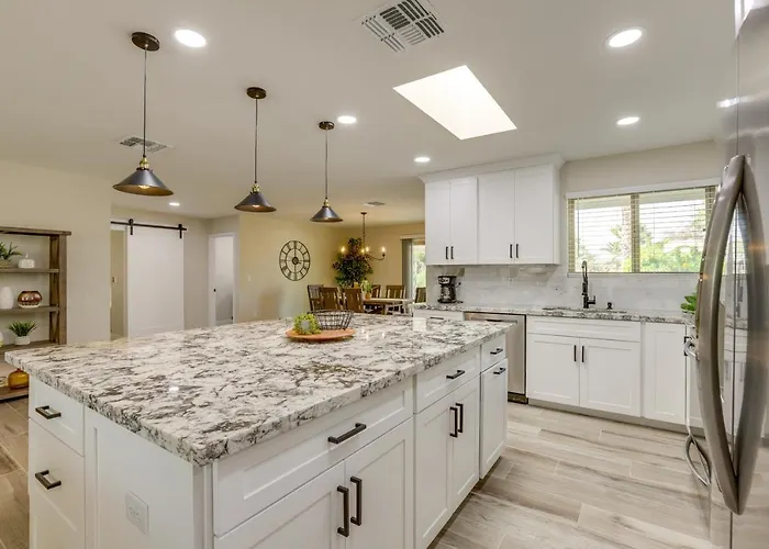 Near Peoria Sports Complex & Golf: W/ Patio! Holiday home *