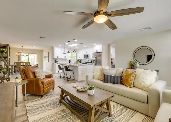 Holiday home Near Peoria Sports Complex & Golf: W/ Patio! *