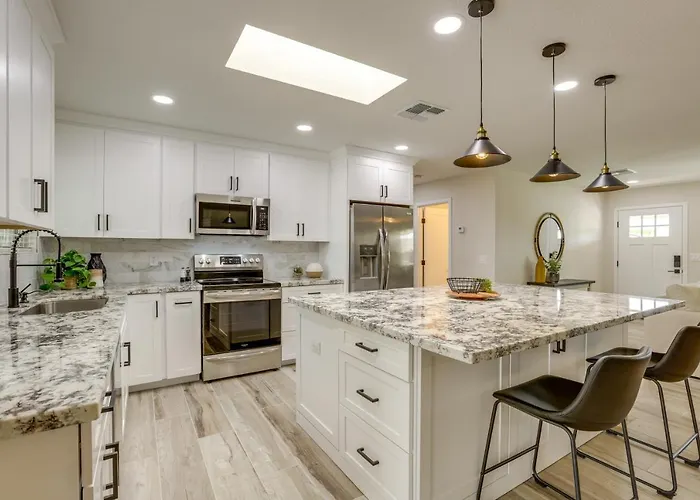 Holiday home Near Peoria Sports Complex & Golf: W/ Patio!