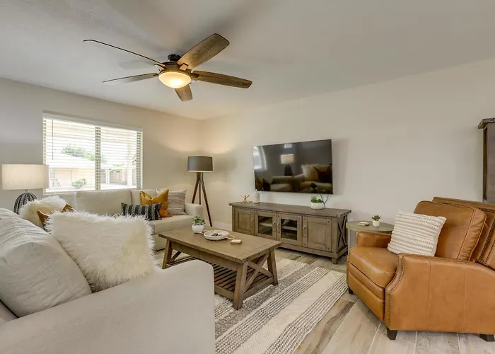 Near Peoria Sports Complex & Golf: W/ Patio!