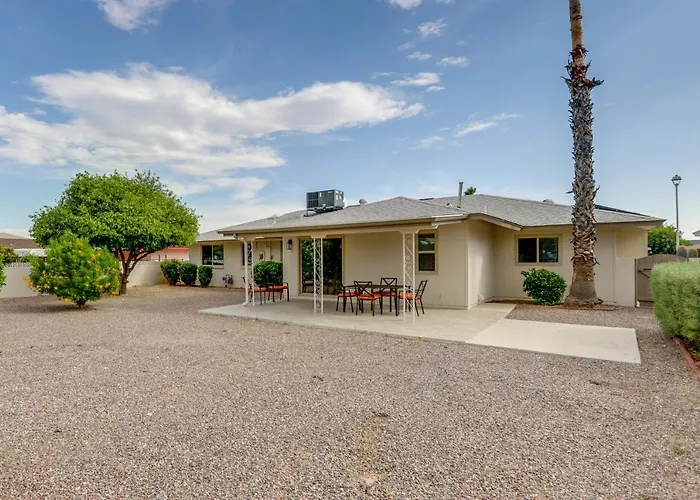 Near Peoria Sports Complex & Golf: W/ Patio! Holiday home Sun City