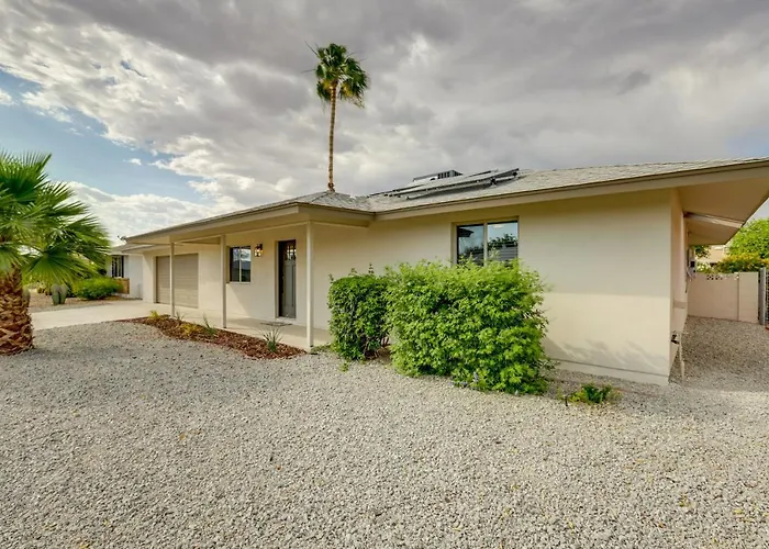 Near Peoria Sports Complex & Golf: W/ Patio! Holiday home